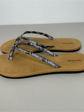 Rockin Tropical Palm Print Flip Flop Sandals Women’s 8/9 Beach Vacation